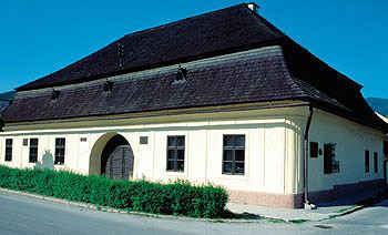 Budova Prvnho slovenskho gymnzie v Revce